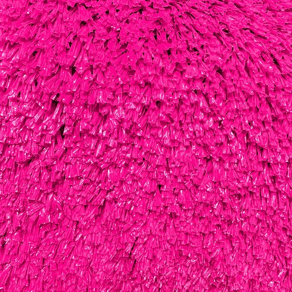 Salón de eventos con pasto sintético colorido — precio por m² México